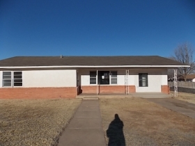 714 West 7th St, Muleshoes, TX 79347 