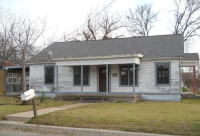 411 W 6th St, Taylor, TX 76574 