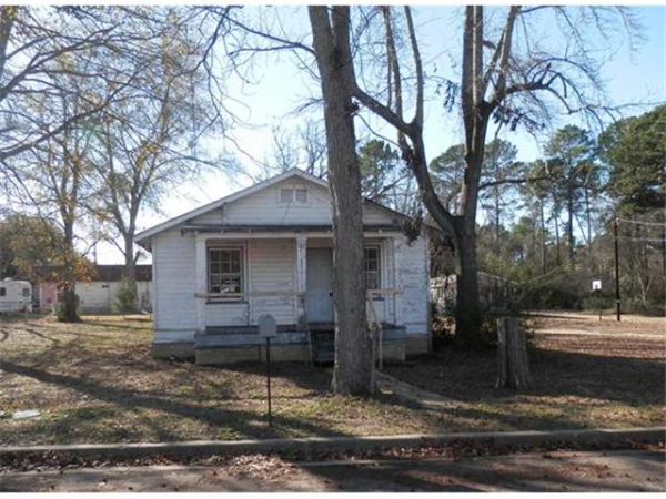 1004 W Paschal St, Troup, TX 75789 