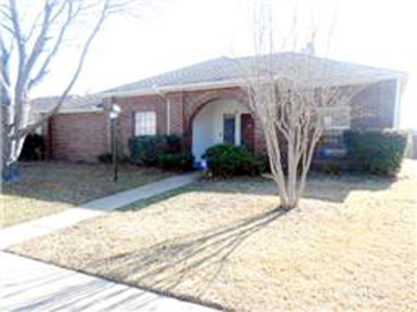 4910 Crestpoint Lane, Garland, TX 75043 
