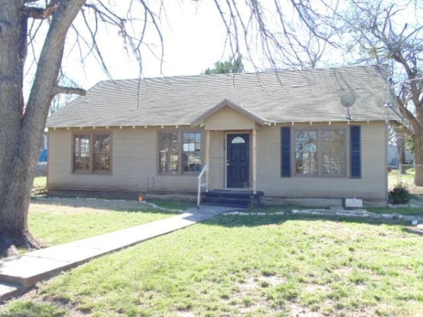 704 Avenue D, Valley Mills, TX 76689 