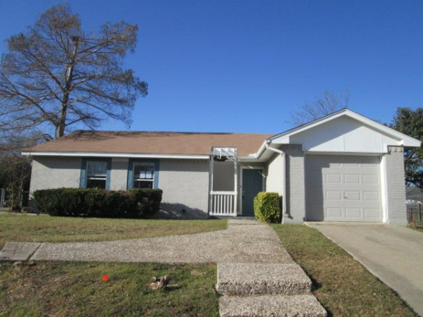 9917 Caravelle Ct, Fort Worth, TX 76108 
