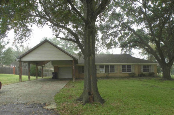 320 Moore St, Navasota, TX 77868 