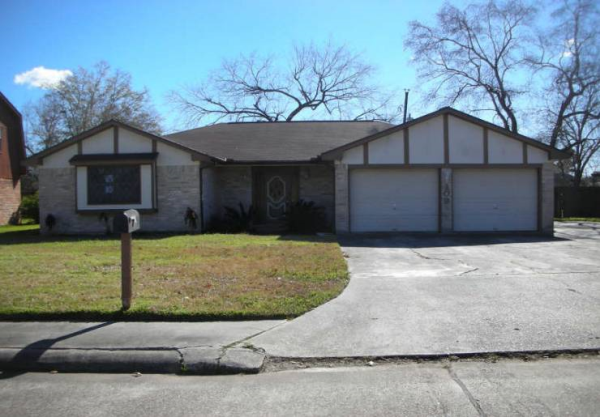 109 Maple St, Lake Jackson, TX 77566 