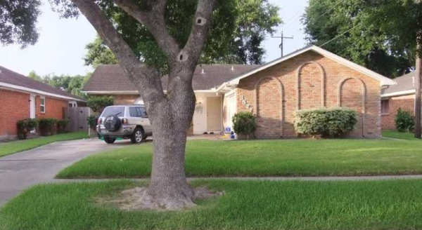3827 Belgrade Drive, Houston, TX 77045 