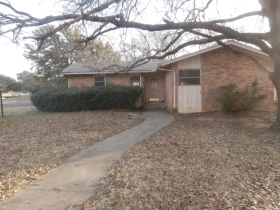 2141 Hermanson Dr, Waco, TX 76710 