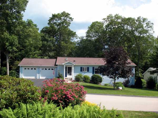 18 Looking Glass Circle, Uncasville, CT 06382 