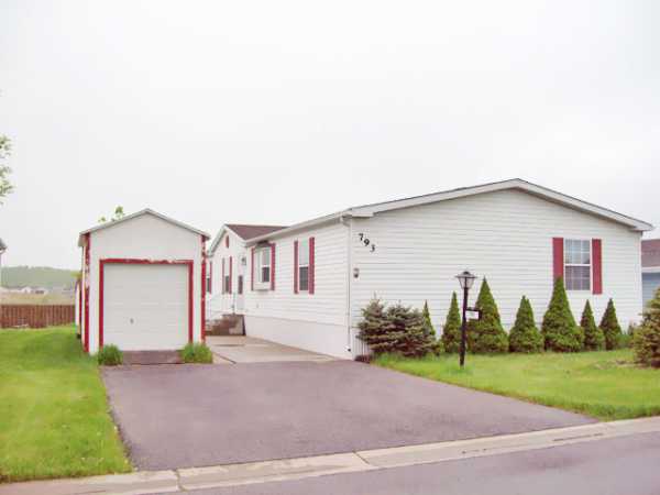 793 Fernwood Dr., Lockport, NY 14094 