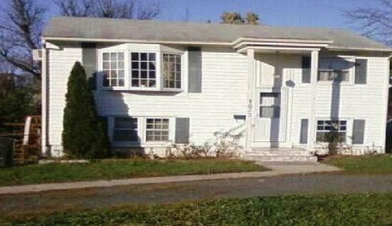 8033 Lomond South Dr, Manassas, VA 20110 