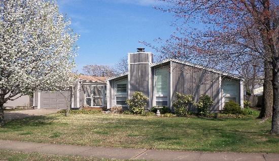 153 Magnolia Road, Sterling, VA 20164 