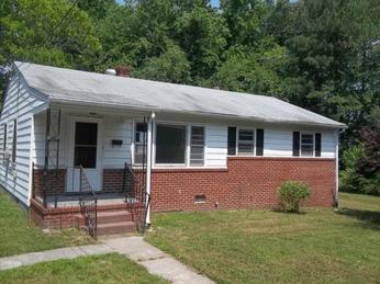 537 Center St, Blackstone, VA 23824 