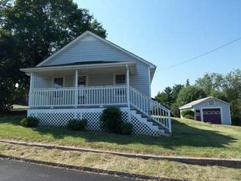 2527 Bath St, Staunton, VA 24401 