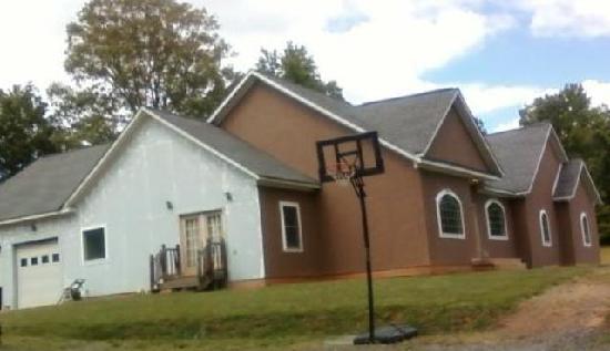 84 Grinnan Ln, Fredericksburg, VA 22406 