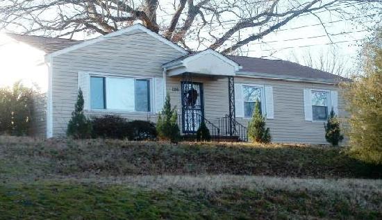 136 Hollyhill Drive, Petersburg, VA 23805 