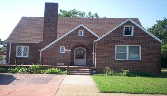 2711 Beachmont Avenue, Norfolk, VA 23504 