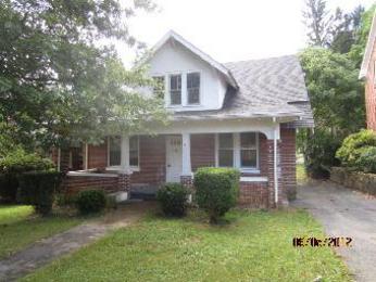 121 11th St NW, Pulaski, VA 24301 