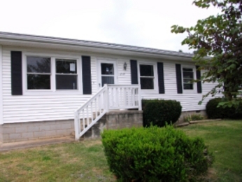 239 4th St, Broadway, VA 22815 