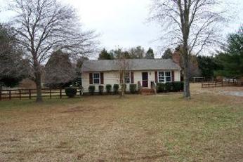 412 Manquin Dr, Aylett, VA 23009 