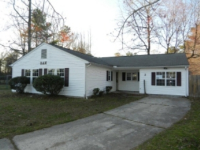 2 Sandy Lake Dr, Hampton, VA 23666 