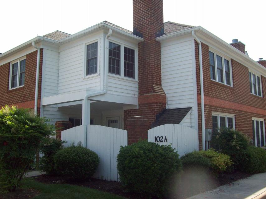 102 Chippenham Drive Apt A, Yorktown, VA 23693 