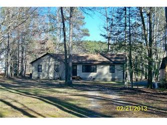 680 Country Club Dr, Gasburg, VA 23857 