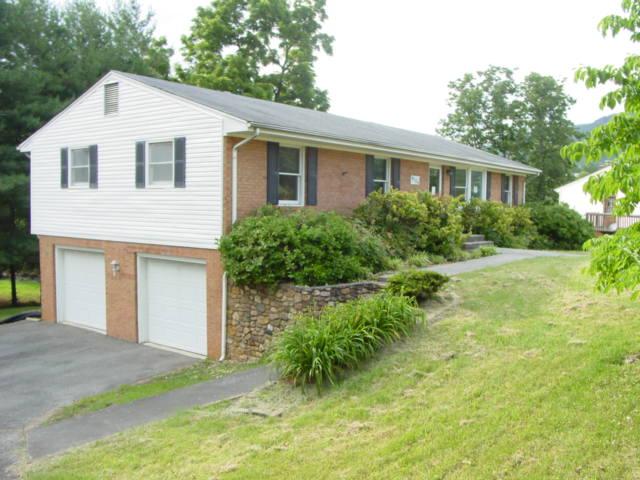 8124 Waterfall Dr, Roanoke, VA 24019 