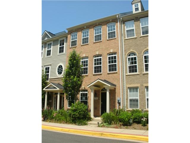 6982 Landseer Dr, Gainesville, VA 20155 