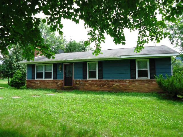 135 Lakes Valley Rd, Strasburg, VA 22657 