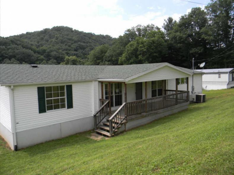 129 Floyd St, Cedar Bluff, VA 24609 