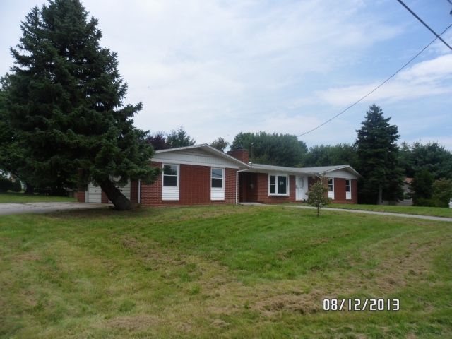 408 Poplar Ln, Pearisburg, VA 24134 