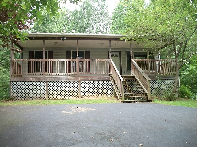 Pine, Louisa, VA 23093 