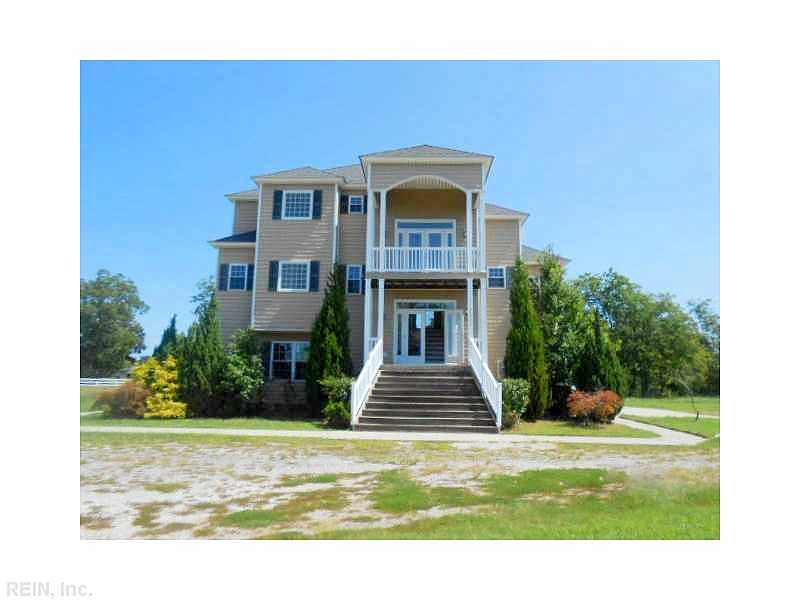 Robin, Cape Charles, VA 23310 