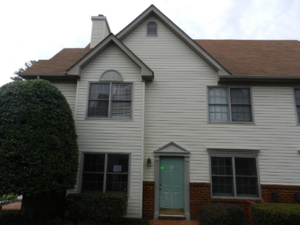 1 Tamarisk Quay Apt C, Hampton, VA 23666 