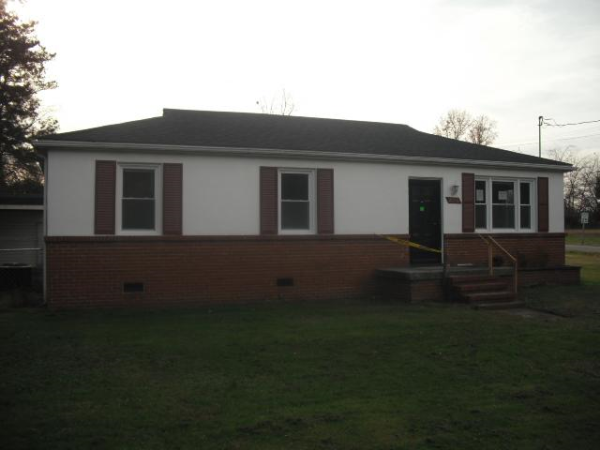 20500 Woodpecker Rd, South Chesterfield, VA 23803 