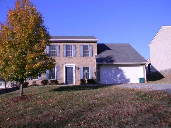 4802 Golfview Dr NE, Roanoke, VA 24019 
