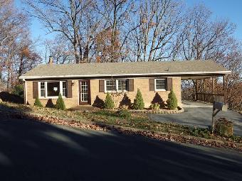 582 Hilltop Dr, Staunton, VA 24401 