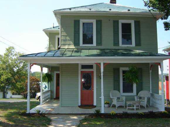 126 Thompson St, Staunton, VA 24401 