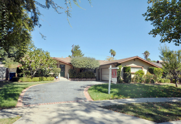 22215 Cantara St, Canoga Park, CA 22215 