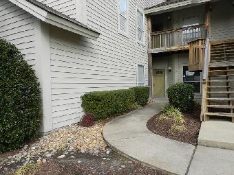 515 E Lake Cir, Chesapeake, VA 23322 