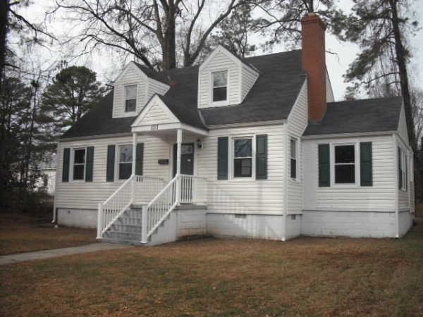 1011 Weyanoke St, Petersburg, VA 23805 