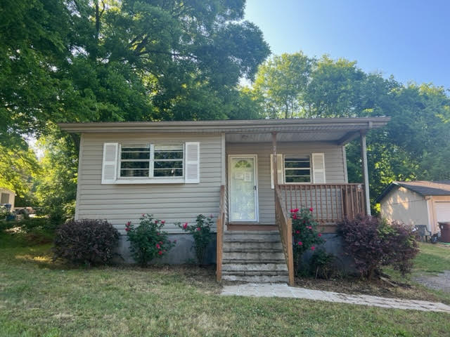 243 W Newcomen St, Alcoa, TN 37701 