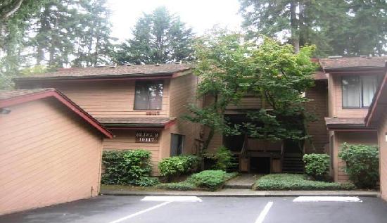 19117 Ballinger Way NE 102, Lake Forest Park, WA 98155 