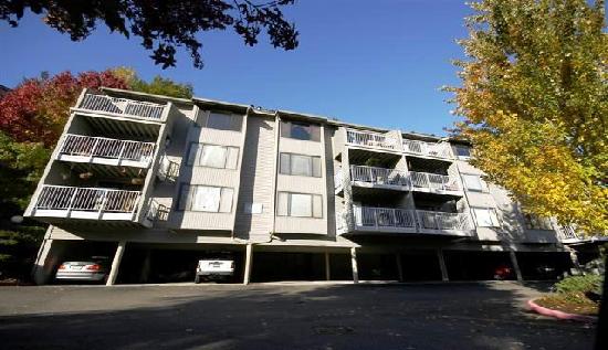208 Mt Park Blvd Sw Apt E 103, Issaquah, WA 98027 