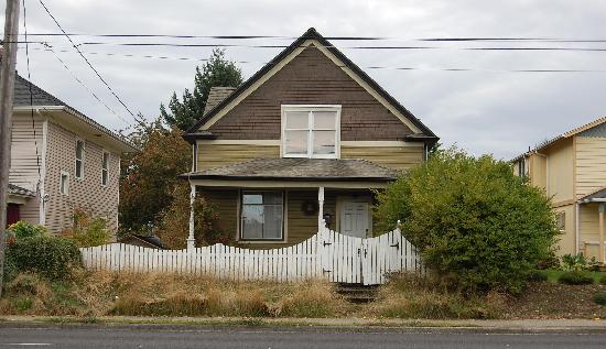 838 South Sprague Avenue, Tacoma, WA 98405 