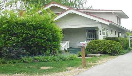 1208 South 20th Avenue, Yakima, WA 98902 