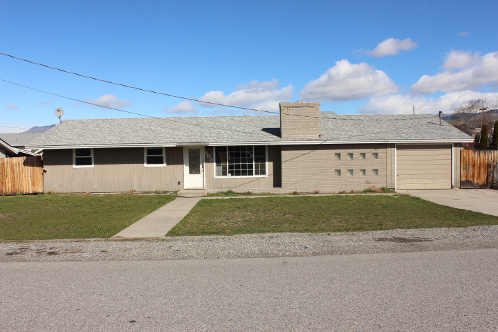 203 First St Se, East Wenatchee, WA 98802 