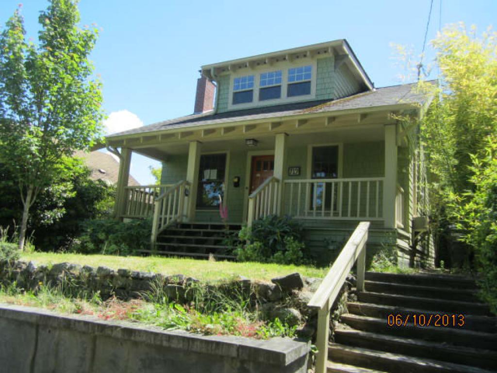 719 North 61st St, Seattle, WA 98103 