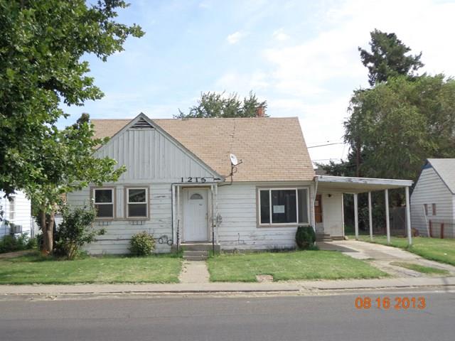 1215 Tacoma Ave, Sunnyside, WA 98944 