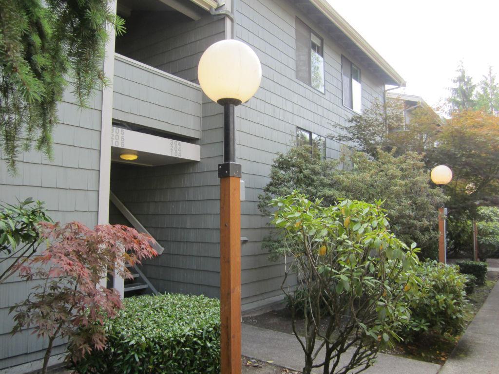 19857 25th Ave NE #304, Shoreline, WA 98155 