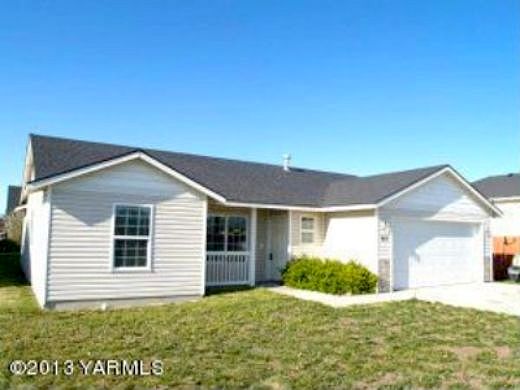 Highland, Grandview, WA 98930 